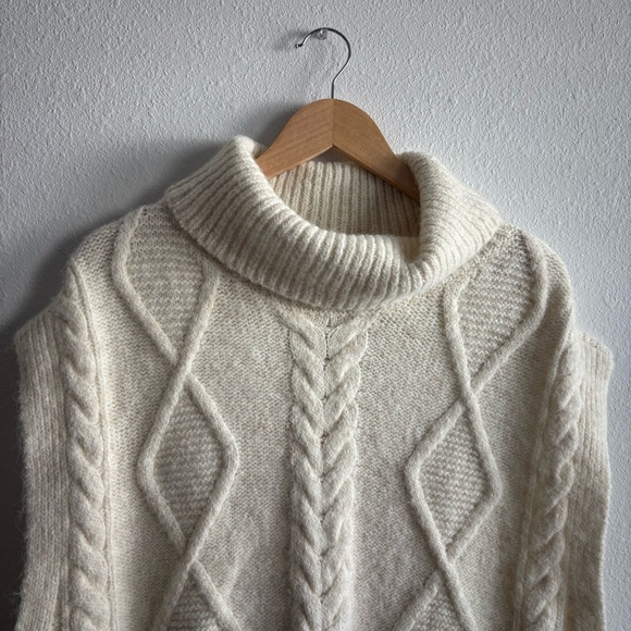LOFT Chunky Wool Blend Cream Cable Knit Sleeveless Soft Sweater Vest Size Large - Picture 3 of 13